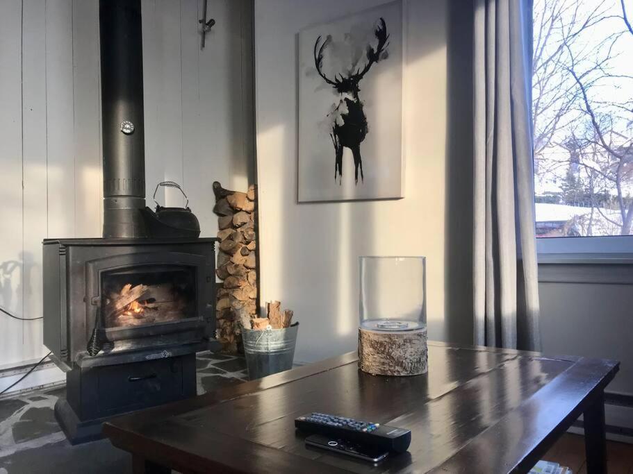Om Chalet 2 Avec Spa Et Foyer Borde Du Fleuve St-Pierre-de-l'Île-d'Orléans Bagian luar foto