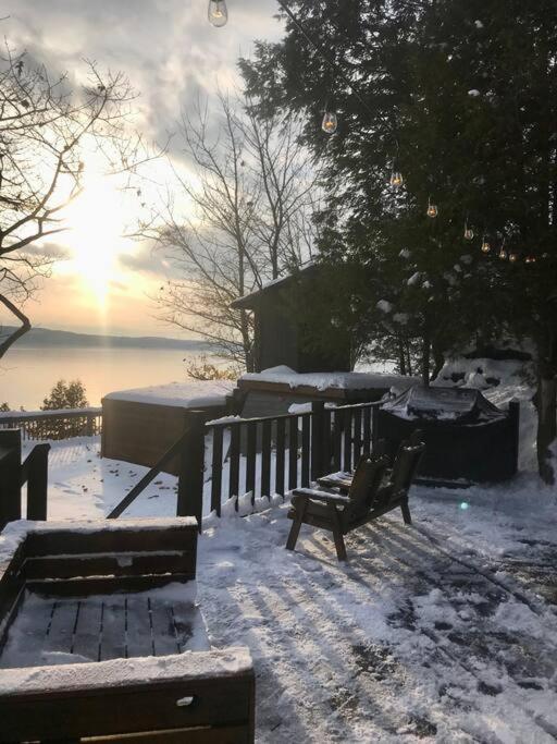 Om Chalet 2 Avec Spa Et Foyer Borde Du Fleuve St-Pierre-de-l'Île-d'Orléans Bagian luar foto
